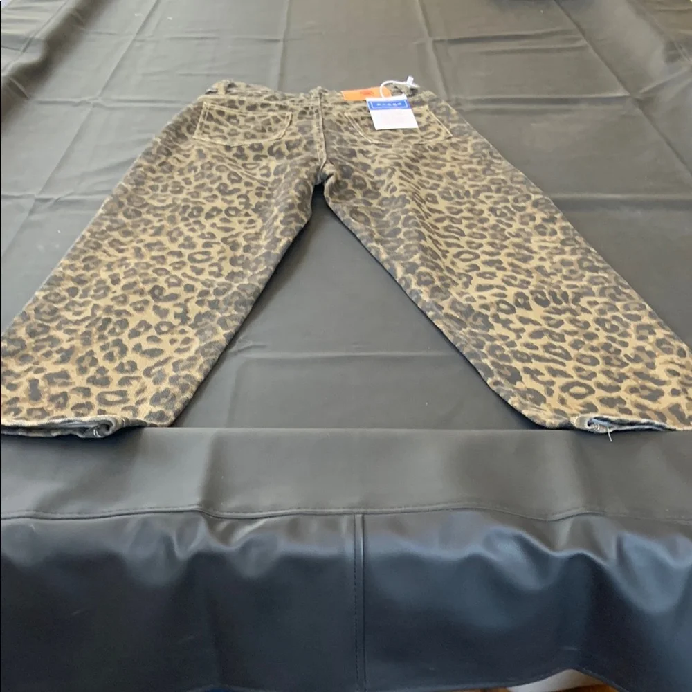 NWT Shakeair Leopard Print Straight Leg Jeans Women’s Size M